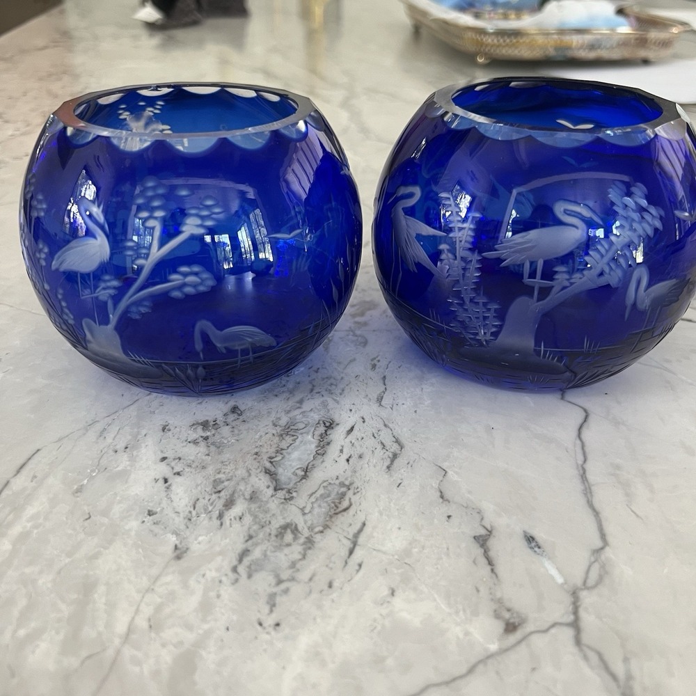 Pair Of Vtg Bohemia COBALT BLUE Swans Artist Etched CRYSTAL Vase Rose Bowls 4"‎